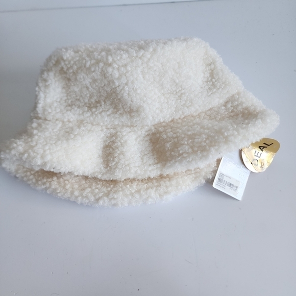 NWT Forever 21 Cream Sherpa Bucket Hat - Picture 1 of 10